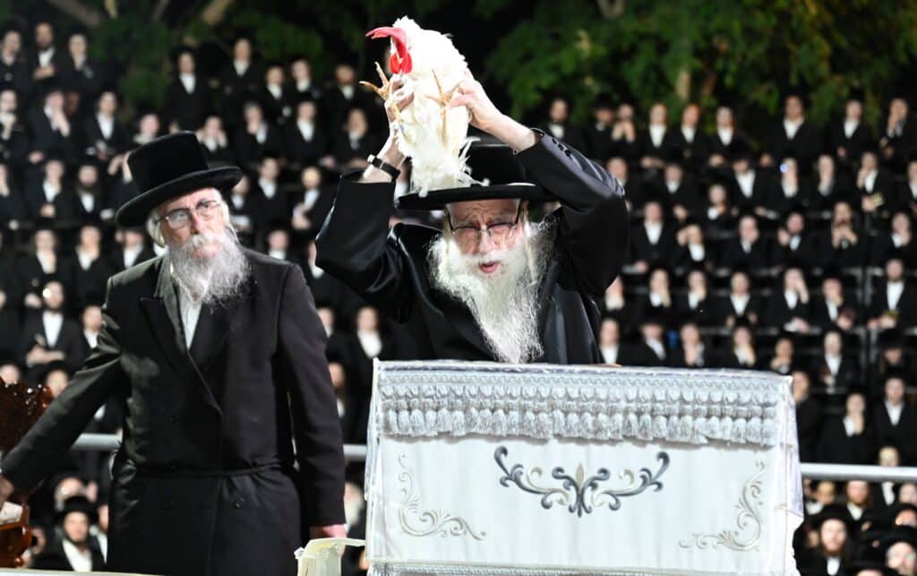 ערב ומוצאי יום הכיפורים בצילו של כ"ק האדמו"ר מצאנז ערב ומוצאי יום הכיפורים בצילו של כ"ק האדמו"ר מצאנז