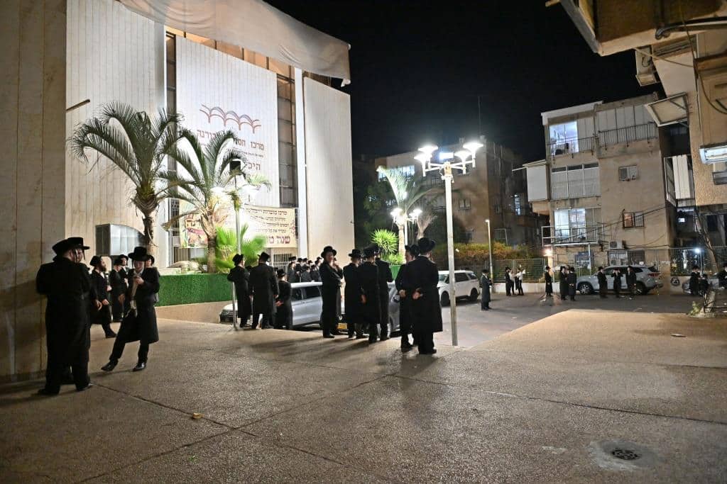 אחרי 5 שנות נתק: האחים האדמו"רים מנדבורנה נפגשו לשלום אחרי 5 שנות נתק: האחים האדמו"רים מנדבורנה נפגשו לשלום