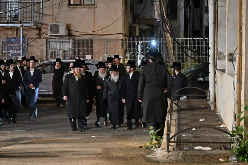 אחרי 5 שנות נתק: האחים האדמו"רים מנדבורנה נפגשו לשלום אחרי 5 שנות נתק: האחים האדמו"רים מנדבורנה נפגשו לשלום