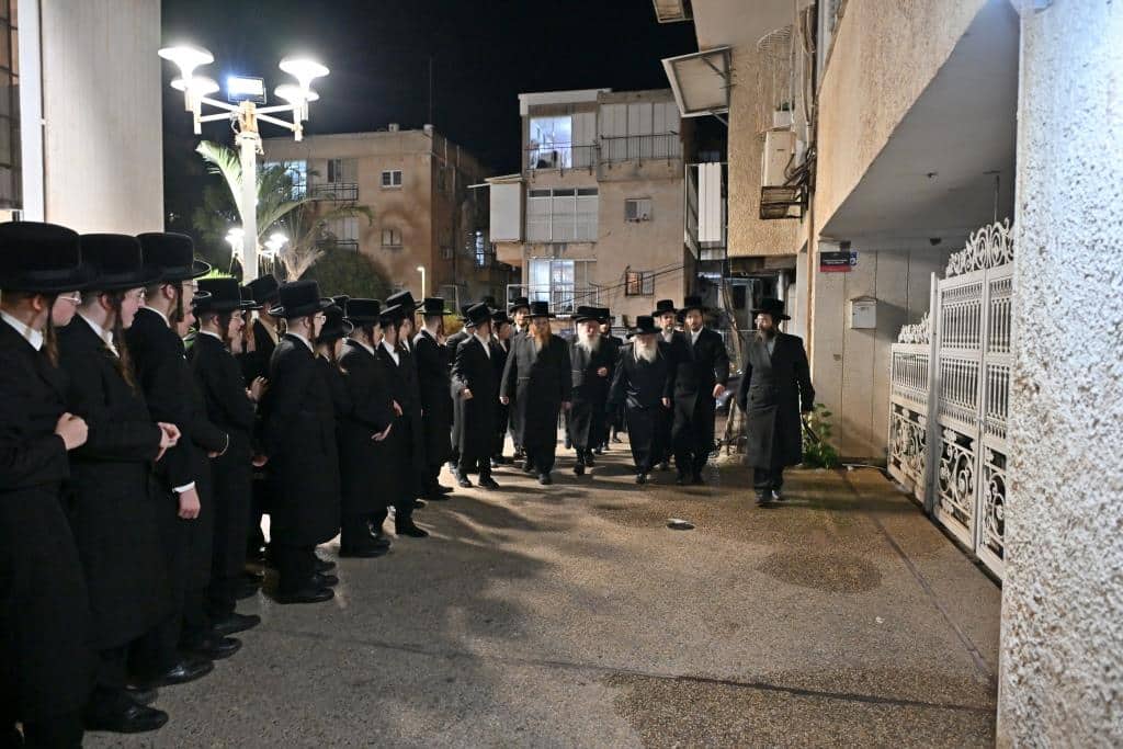 אחרי 5 שנות נתק: האחים האדמו"רים מנדבורנה נפגשו לשלום אחרי 5 שנות נתק: האחים האדמו"רים מנדבורנה נפגשו לשלום