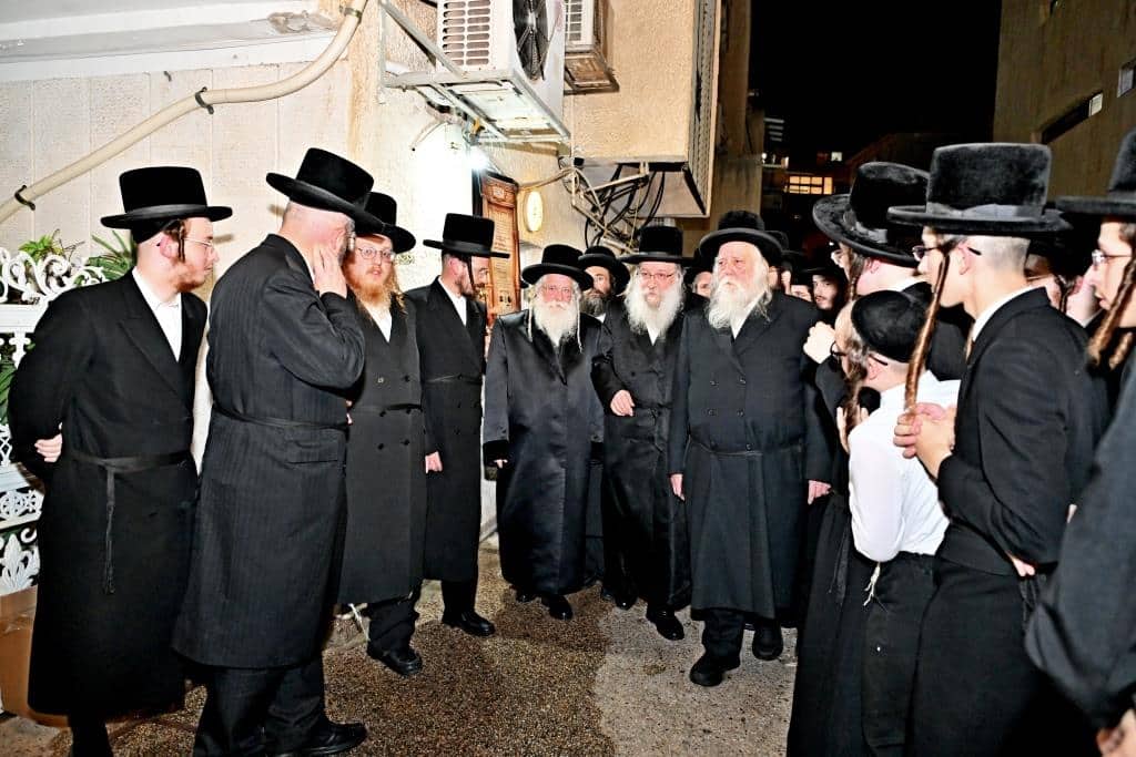 אחרי 5 שנות נתק: האחים האדמו"רים מנדבורנה נפגשו לשלום אחרי 5 שנות נתק: האחים האדמו"רים מנדבורנה נפגשו לשלום