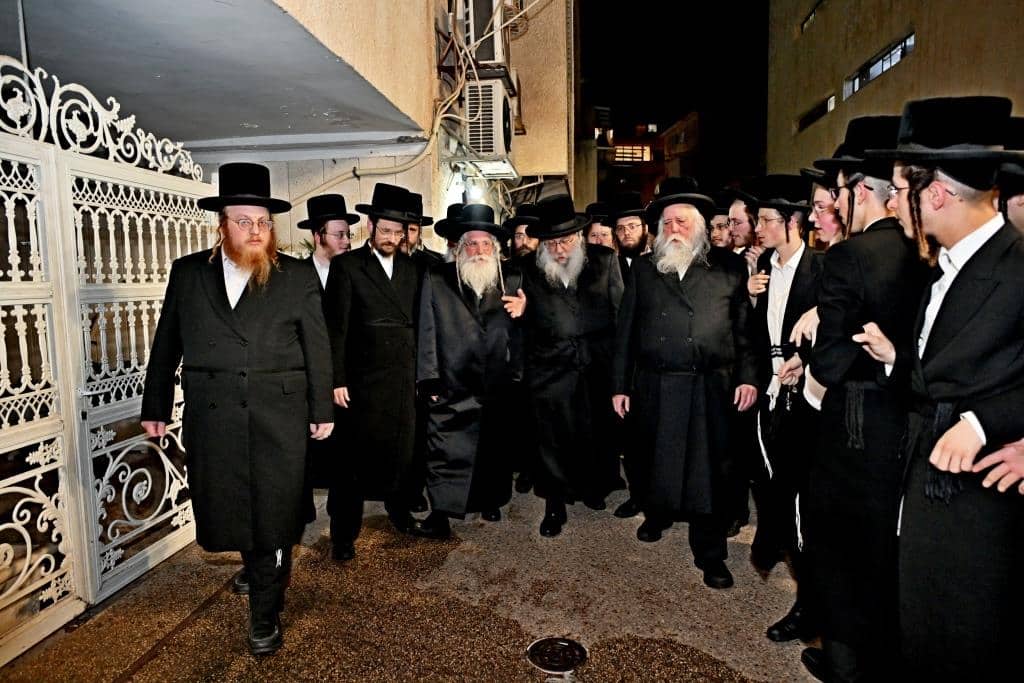 אחרי 5 שנות נתק: האחים האדמו"רים מנדבורנה נפגשו לשלום אחרי 5 שנות נתק: האחים האדמו"רים מנדבורנה נפגשו לשלום