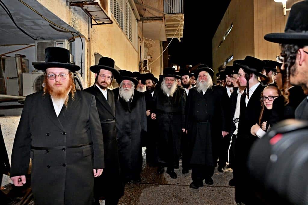 אחרי 5 שנות נתק: האחים האדמו"רים מנדבורנה נפגשו לשלום אחרי 5 שנות נתק: האחים האדמו"רים מנדבורנה נפגשו לשלום