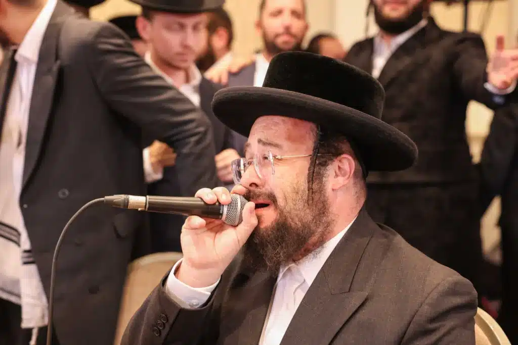 כך חגגה תעשיית המוזיקה החסידית את ה'וואך נאכט' בערב החג כך חגגה תעשיית המוזיקה החסידית את ה'וואך נאכט' בערב החג