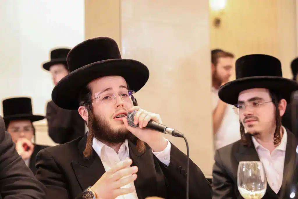 כך חגגה תעשיית המוזיקה החסידית את ה'וואך נאכט' בערב החג כך חגגה תעשיית המוזיקה החסידית את ה'וואך נאכט' בערב החג