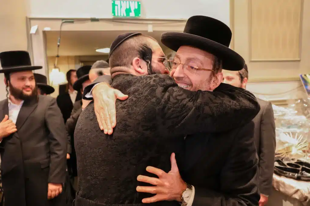 כך חגגה תעשיית המוזיקה החסידית את ה'וואך נאכט' בערב החג כך חגגה תעשיית המוזיקה החסידית את ה'וואך נאכט' בערב החג