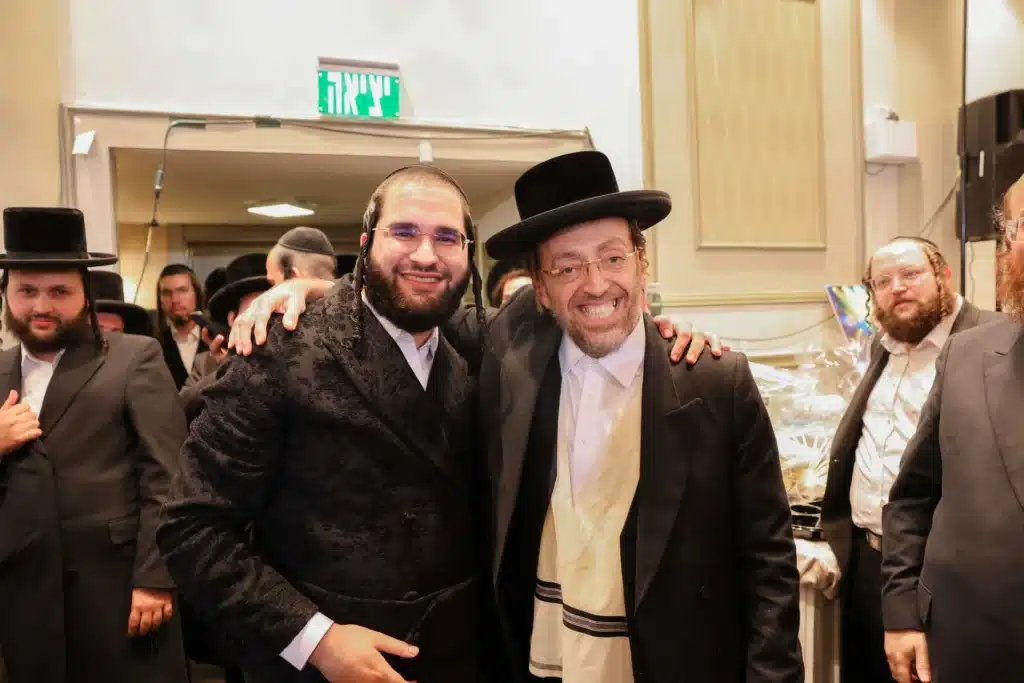 כך חגגה תעשיית המוזיקה החסידית את ה'וואך נאכט' בערב החג כך חגגה תעשיית המוזיקה החסידית את ה'וואך נאכט' בערב החג