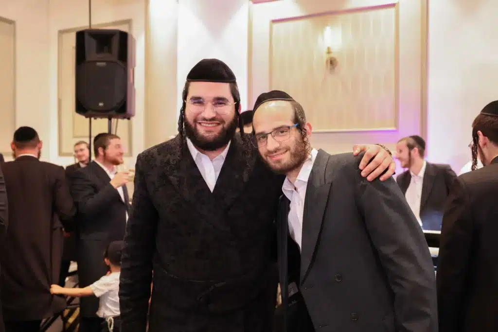 כך חגגה תעשיית המוזיקה החסידית את ה'וואך נאכט' בערב החג כך חגגה תעשיית המוזיקה החסידית את ה'וואך נאכט' בערב החג