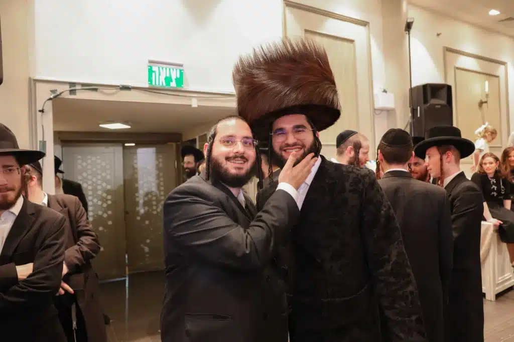 כך חגגה תעשיית המוזיקה החסידית את ה'וואך נאכט' בערב החג כך חגגה תעשיית המוזיקה החסידית את ה'וואך נאכט' בערב החג