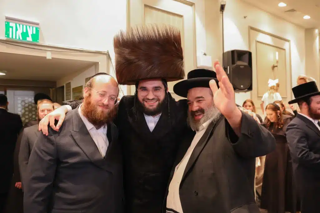 כך חגגה תעשיית המוזיקה החסידית את ה'וואך נאכט' בערב החג כך חגגה תעשיית המוזיקה החסידית את ה'וואך נאכט' בערב החג