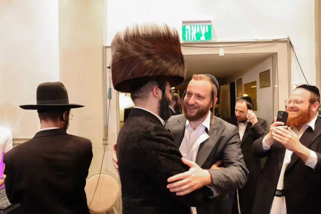 כך חגגה תעשיית המוזיקה החסידית את ה'וואך נאכט' בערב החג כך חגגה תעשיית המוזיקה החסידית את ה'וואך נאכט' בערב החג