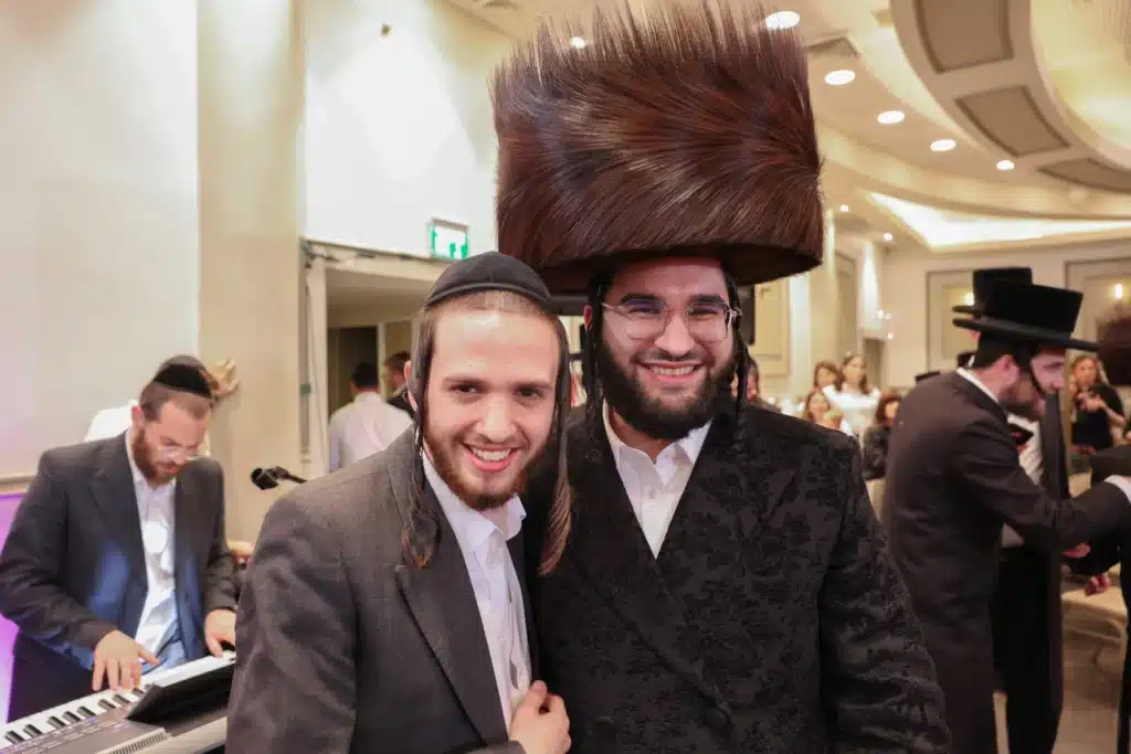 כך חגגה תעשיית המוזיקה החסידית את ה'וואך נאכט' בערב החג כך חגגה תעשיית המוזיקה החסידית את ה'וואך נאכט' בערב החג