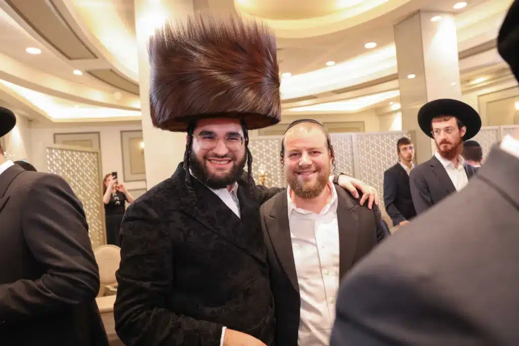 כך חגגה תעשיית המוזיקה החסידית את ה'וואך נאכט' בערב החג כך חגגה תעשיית המוזיקה החסידית את ה'וואך נאכט' בערב החג