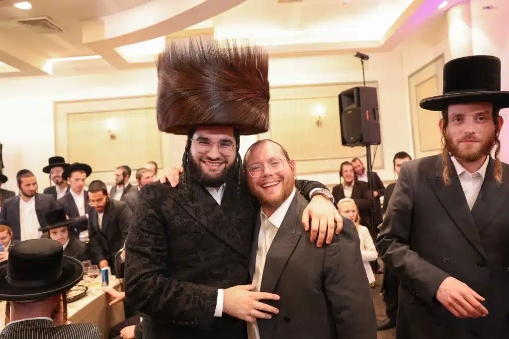 כך חגגה תעשיית המוזיקה החסידית את ה'וואך נאכט' בערב החג כך חגגה תעשיית המוזיקה החסידית את ה'וואך נאכט' בערב החג