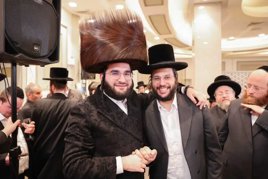 כך חגגה תעשיית המוזיקה החסידית את ה'וואך נאכט' בערב החג כך חגגה תעשיית המוזיקה החסידית את ה'וואך נאכט' בערב החג