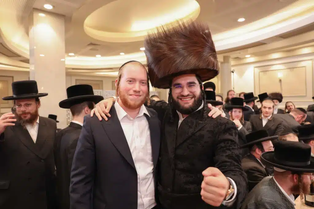 כך חגגה תעשיית המוזיקה החסידית את ה'וואך נאכט' בערב החג כך חגגה תעשיית המוזיקה החסידית את ה'וואך נאכט' בערב החג