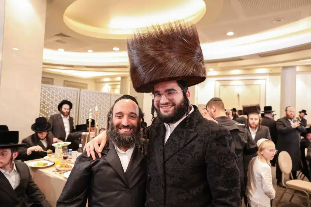 כך חגגה תעשיית המוזיקה החסידית את ה'וואך נאכט' בערב החג כך חגגה תעשיית המוזיקה החסידית את ה'וואך נאכט' בערב החג