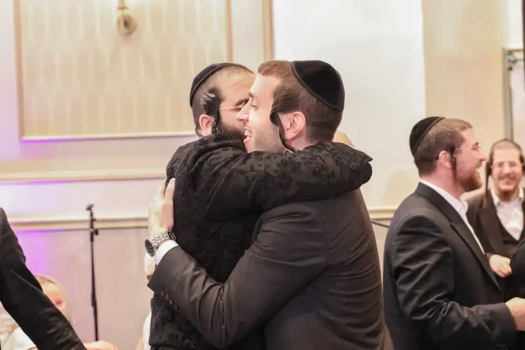 כך חגגה תעשיית המוזיקה החסידית את ה'וואך נאכט' בערב החג כך חגגה תעשיית המוזיקה החסידית את ה'וואך נאכט' בערב החג