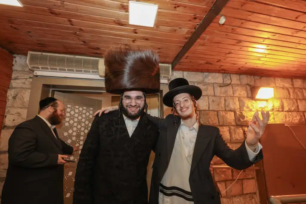 כך חגגה תעשיית המוזיקה החסידית את ה'וואך נאכט' בערב החג כך חגגה תעשיית המוזיקה החסידית את ה'וואך נאכט' בערב החג