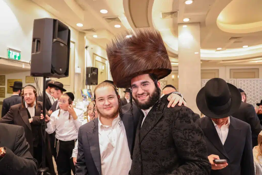 כך חגגה תעשיית המוזיקה החסידית את ה'וואך נאכט' בערב החג כך חגגה תעשיית המוזיקה החסידית את ה'וואך נאכט' בערב החג