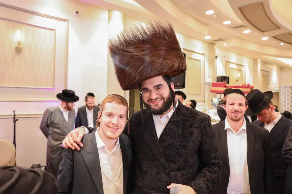 כך חגגה תעשיית המוזיקה החסידית את ה'וואך נאכט' בערב החג כך חגגה תעשיית המוזיקה החסידית את ה'וואך נאכט' בערב החג