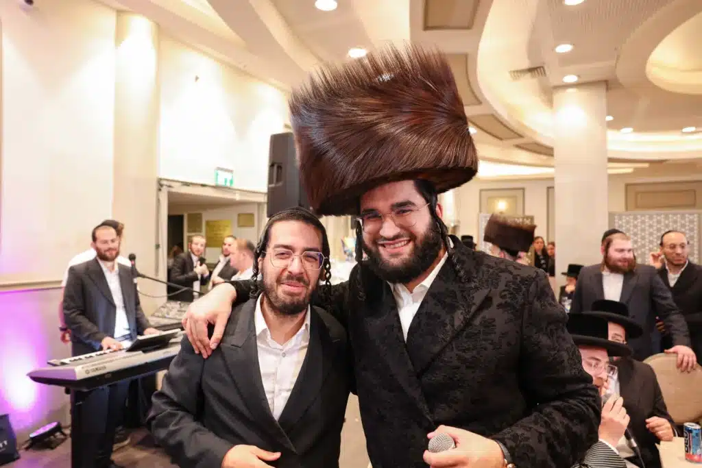 כך חגגה תעשיית המוזיקה החסידית את ה'וואך נאכט' בערב החג כך חגגה תעשיית המוזיקה החסידית את ה'וואך נאכט' בערב החג