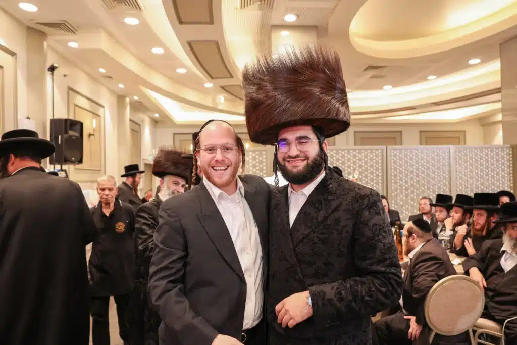 כך חגגה תעשיית המוזיקה החסידית את ה'וואך נאכט' בערב החג כך חגגה תעשיית המוזיקה החסידית את ה'וואך נאכט' בערב החג