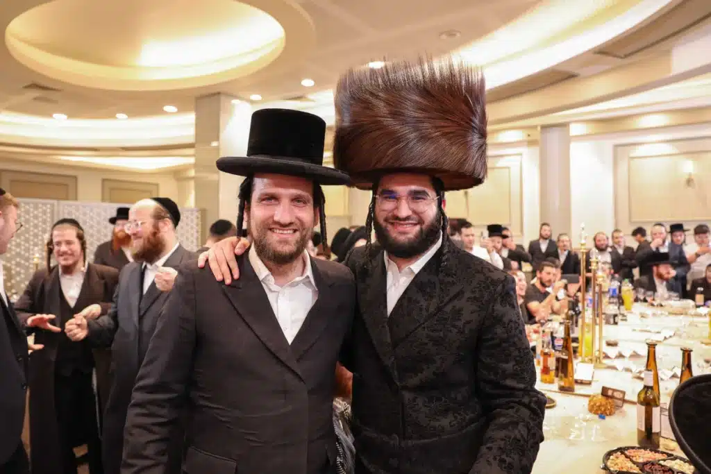 כך חגגה תעשיית המוזיקה החסידית את ה'וואך נאכט' בערב החג כך חגגה תעשיית המוזיקה החסידית את ה'וואך נאכט' בערב החג