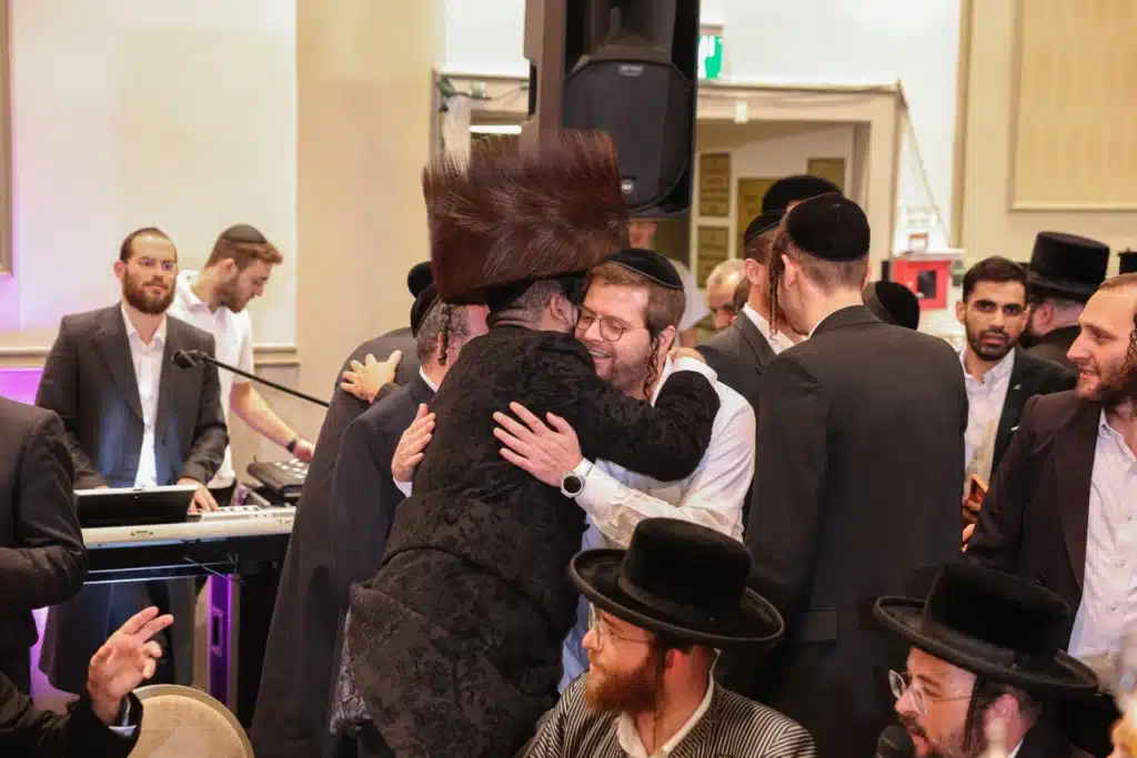 כך חגגה תעשיית המוזיקה החסידית את ה'וואך נאכט' בערב החג כך חגגה תעשיית המוזיקה החסידית את ה'וואך נאכט' בערב החג