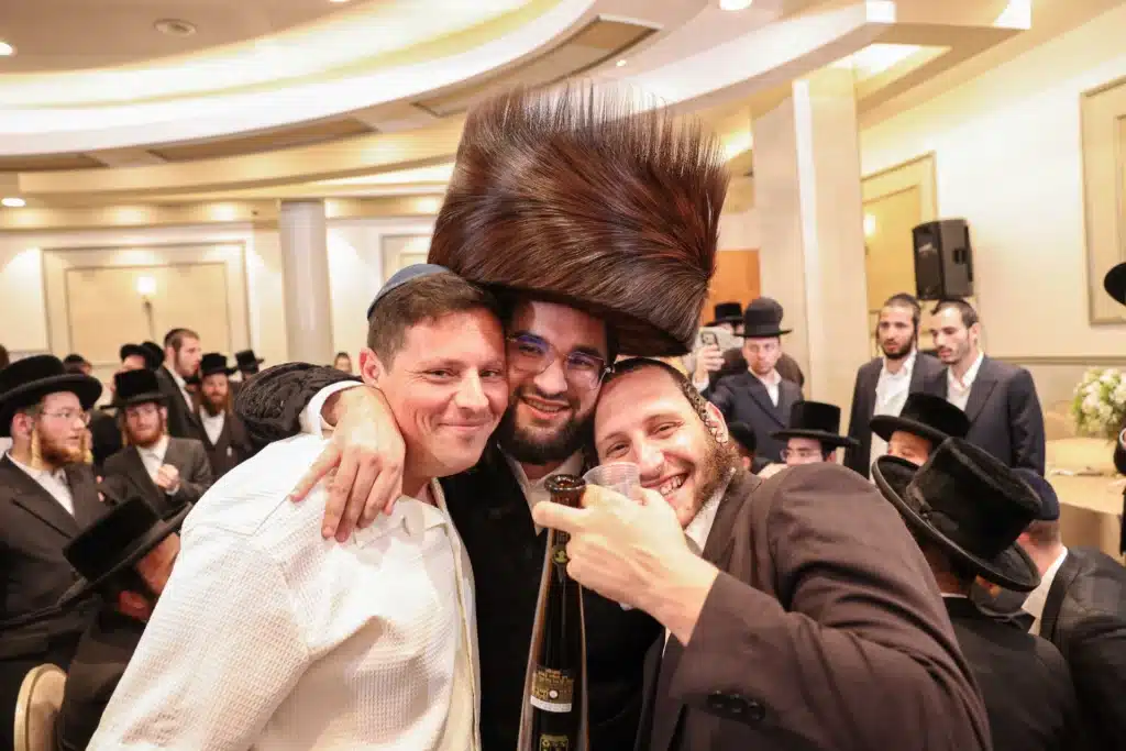 כך חגגה תעשיית המוזיקה החסידית את ה'וואך נאכט' בערב החג כך חגגה תעשיית המוזיקה החסידית את ה'וואך נאכט' בערב החג