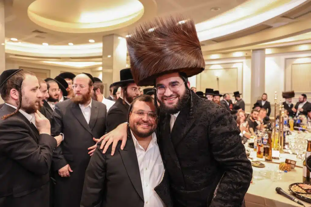 כך חגגה תעשיית המוזיקה החסידית את ה'וואך נאכט' בערב החג כך חגגה תעשיית המוזיקה החסידית את ה'וואך נאכט' בערב החג