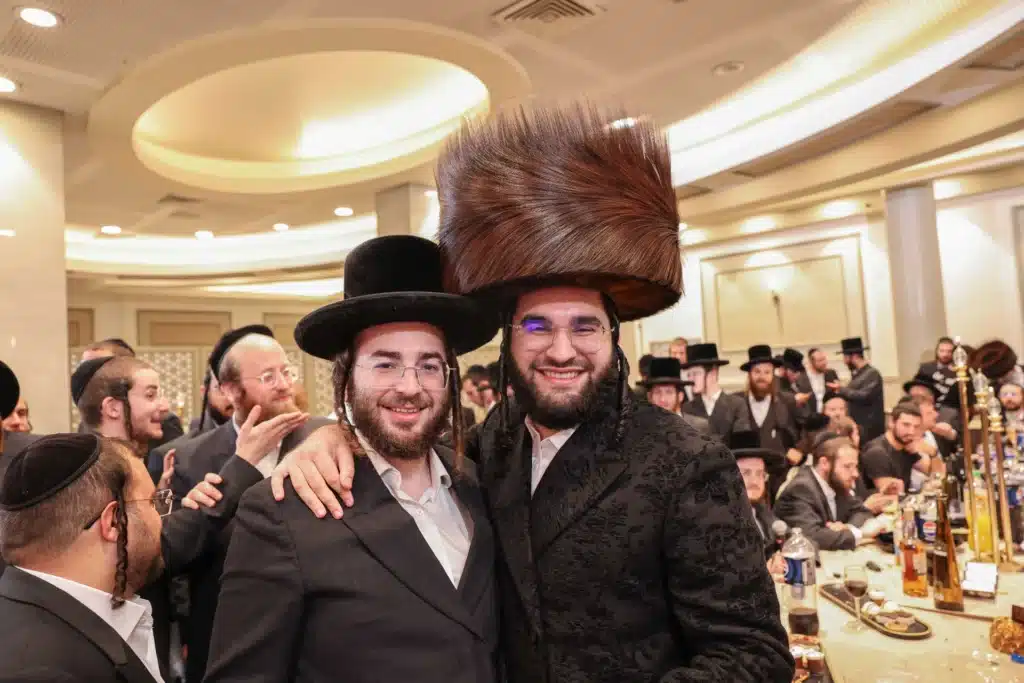 כך חגגה תעשיית המוזיקה החסידית את ה'וואך נאכט' בערב החג כך חגגה תעשיית המוזיקה החסידית את ה'וואך נאכט' בערב החג