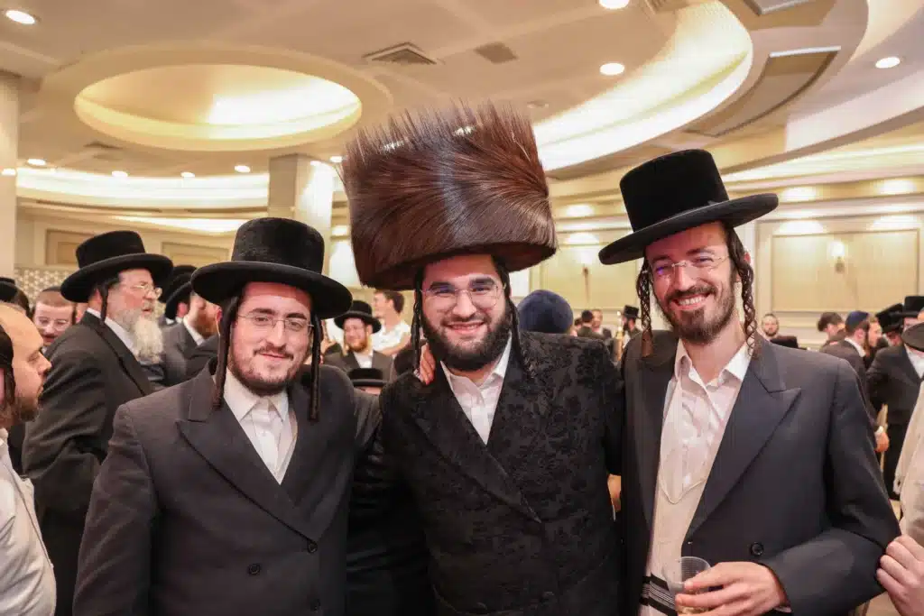 כך חגגה תעשיית המוזיקה החסידית את ה'וואך נאכט' בערב החג כך חגגה תעשיית המוזיקה החסידית את ה'וואך נאכט' בערב החג