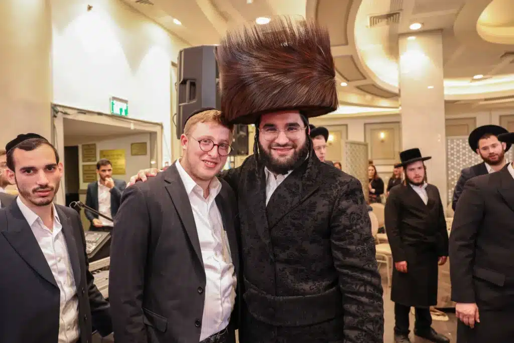 כך חגגה תעשיית המוזיקה החסידית את ה'וואך נאכט' בערב החג כך חגגה תעשיית המוזיקה החסידית את ה'וואך נאכט' בערב החג