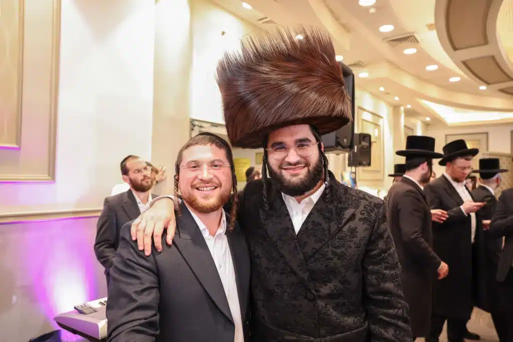 כך חגגה תעשיית המוזיקה החסידית את ה'וואך נאכט' בערב החג כך חגגה תעשיית המוזיקה החסידית את ה'וואך נאכט' בערב החג
