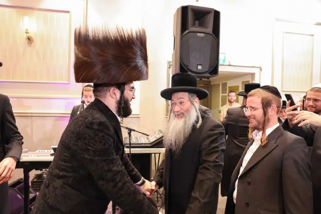 כך חגגה תעשיית המוזיקה החסידית את ה'וואך נאכט' בערב החג כך חגגה תעשיית המוזיקה החסידית את ה'וואך נאכט' בערב החג