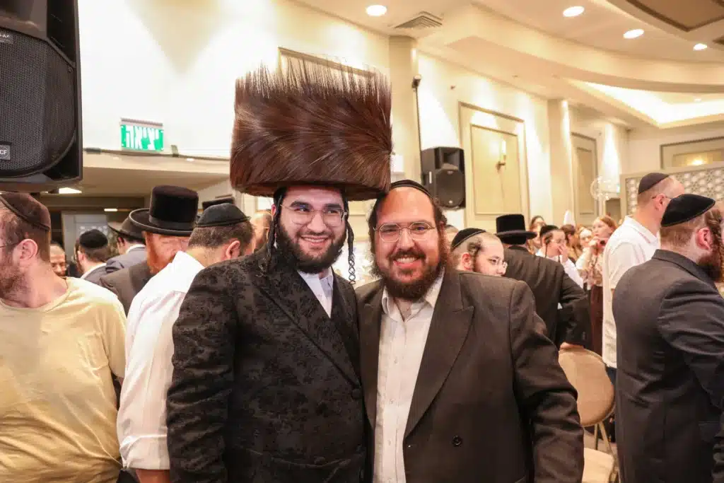 כך חגגה תעשיית המוזיקה החסידית את ה'וואך נאכט' בערב החג כך חגגה תעשיית המוזיקה החסידית את ה'וואך נאכט' בערב החג