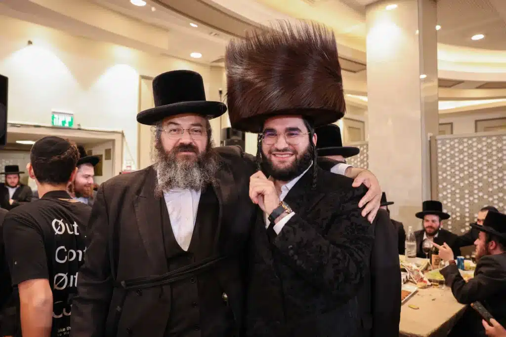 כך חגגה תעשיית המוזיקה החסידית את ה'וואך נאכט' בערב החג כך חגגה תעשיית המוזיקה החסידית את ה'וואך נאכט' בערב החג