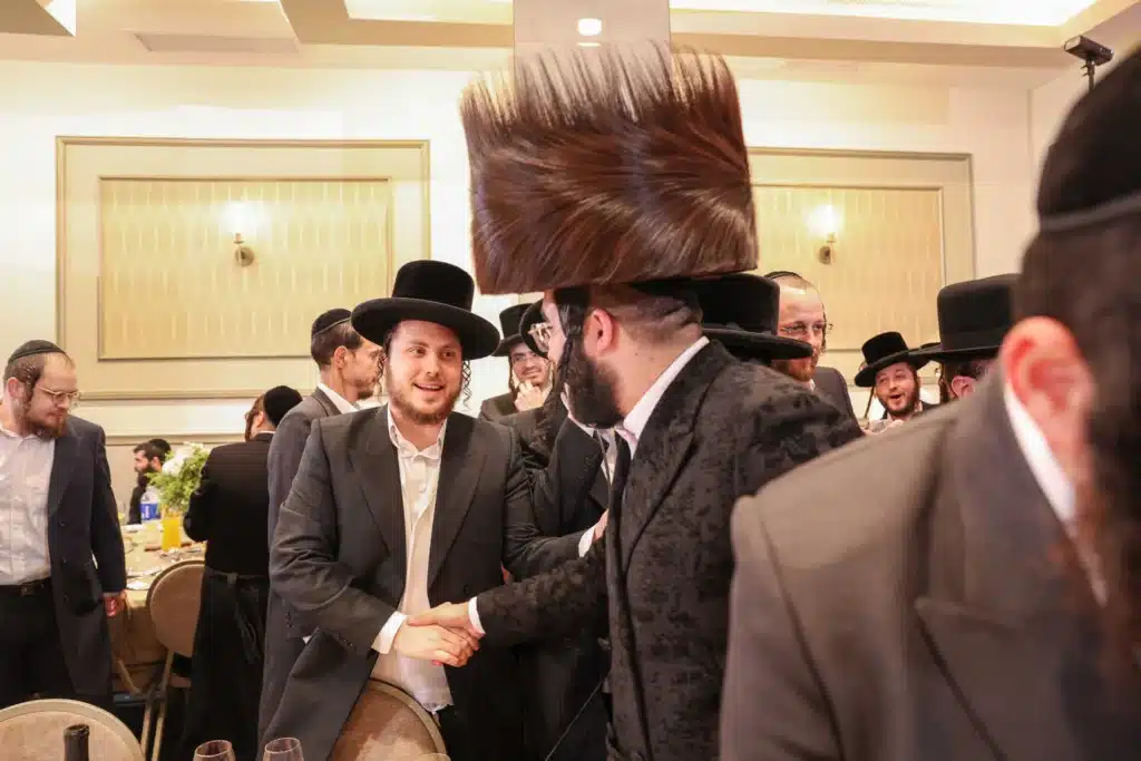 כך חגגה תעשיית המוזיקה החסידית את ה'וואך נאכט' בערב החג כך חגגה תעשיית המוזיקה החסידית את ה'וואך נאכט' בערב החג