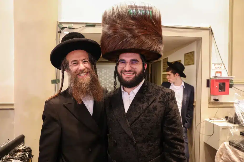 כך חגגה תעשיית המוזיקה החסידית את ה'וואך נאכט' בערב החג כך חגגה תעשיית המוזיקה החסידית את ה'וואך נאכט' בערב החג