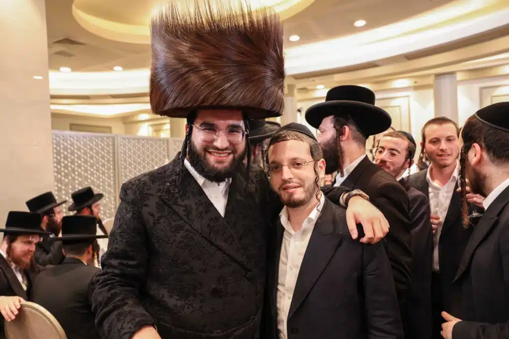 כך חגגה תעשיית המוזיקה החסידית את ה'וואך נאכט' בערב החג כך חגגה תעשיית המוזיקה החסידית את ה'וואך נאכט' בערב החג