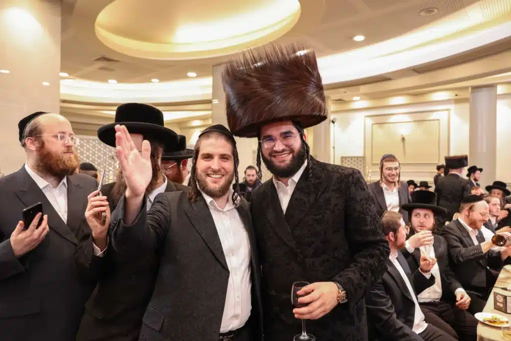 כך חגגה תעשיית המוזיקה החסידית את ה'וואך נאכט' בערב החג כך חגגה תעשיית המוזיקה החסידית את ה'וואך נאכט' בערב החג