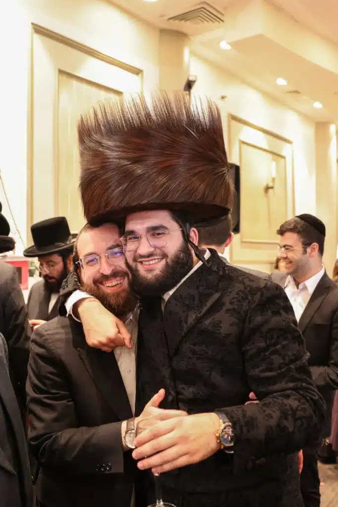 כך חגגה תעשיית המוזיקה החסידית את ה'וואך נאכט' בערב החג כך חגגה תעשיית המוזיקה החסידית את ה'וואך נאכט' בערב החג