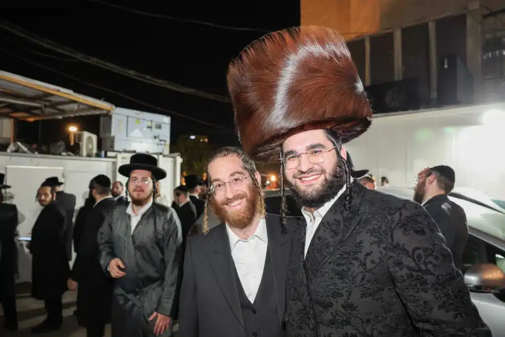 כך חגגה תעשיית המוזיקה החסידית את ה'וואך נאכט' בערב החג כך חגגה תעשיית המוזיקה החסידית את ה'וואך נאכט' בערב החג
