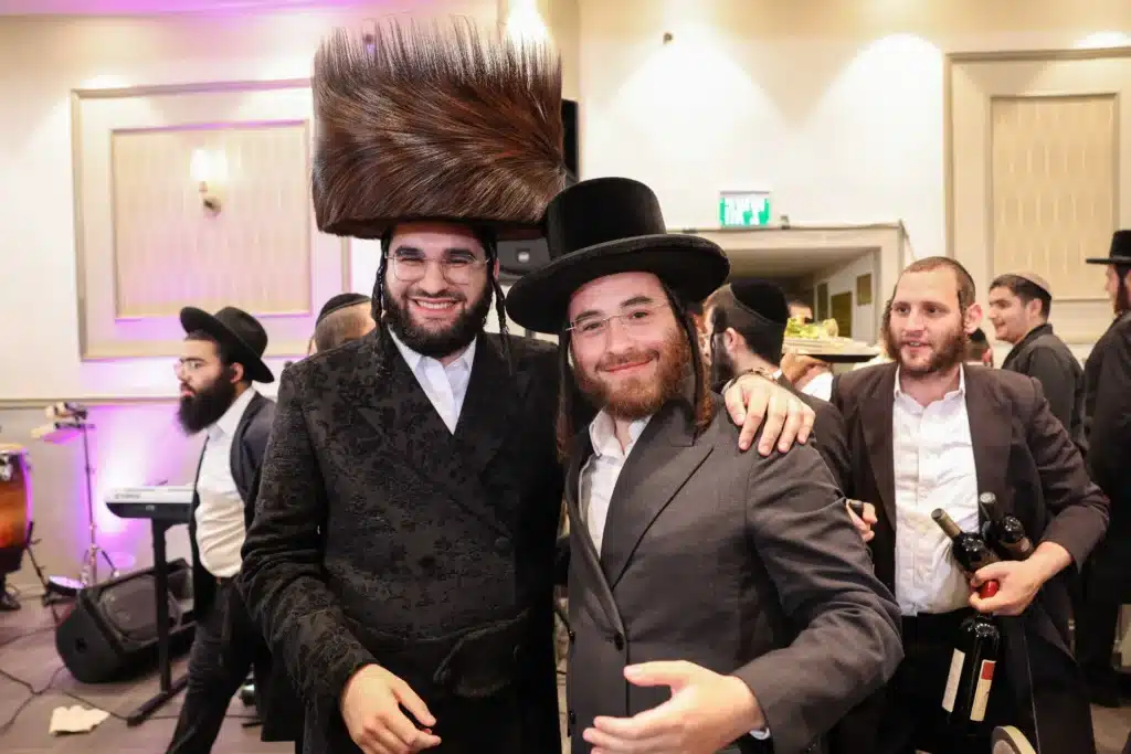 כך חגגה תעשיית המוזיקה החסידית את ה'וואך נאכט' בערב החג כך חגגה תעשיית המוזיקה החסידית את ה'וואך נאכט' בערב החג