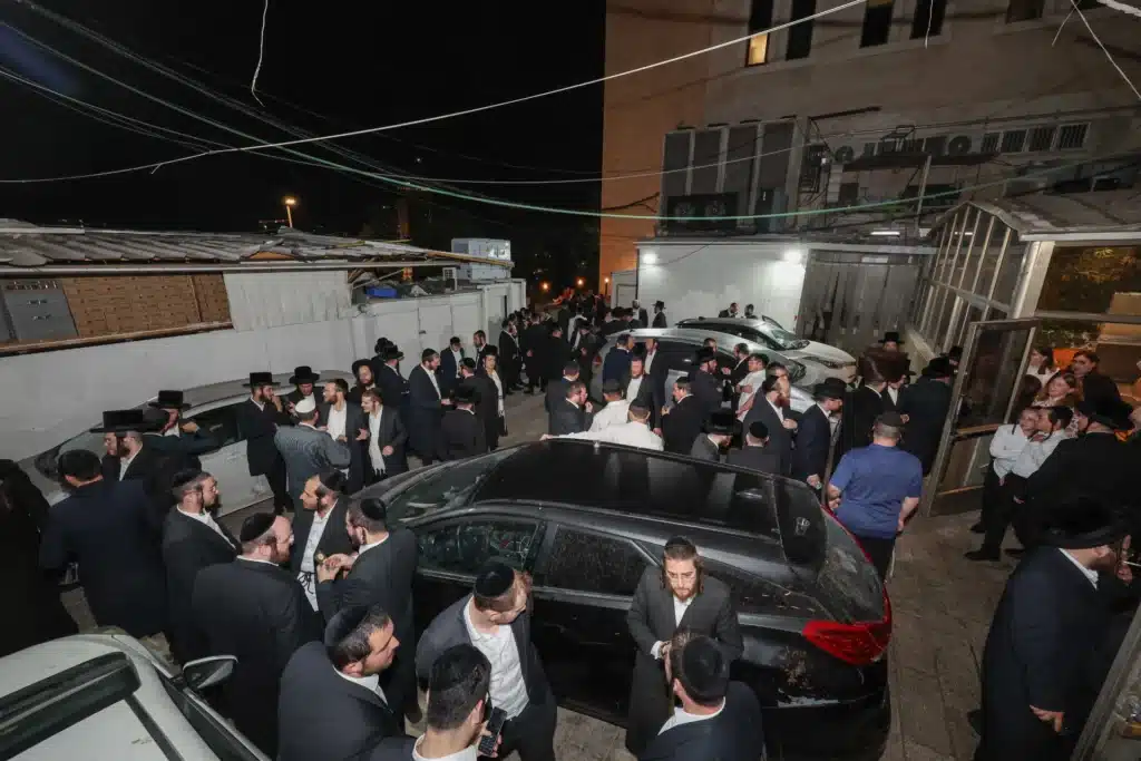 כך חגגה תעשיית המוזיקה החסידית את ה'וואך נאכט' בערב החג כך חגגה תעשיית המוזיקה החסידית את ה'וואך נאכט' בערב החג