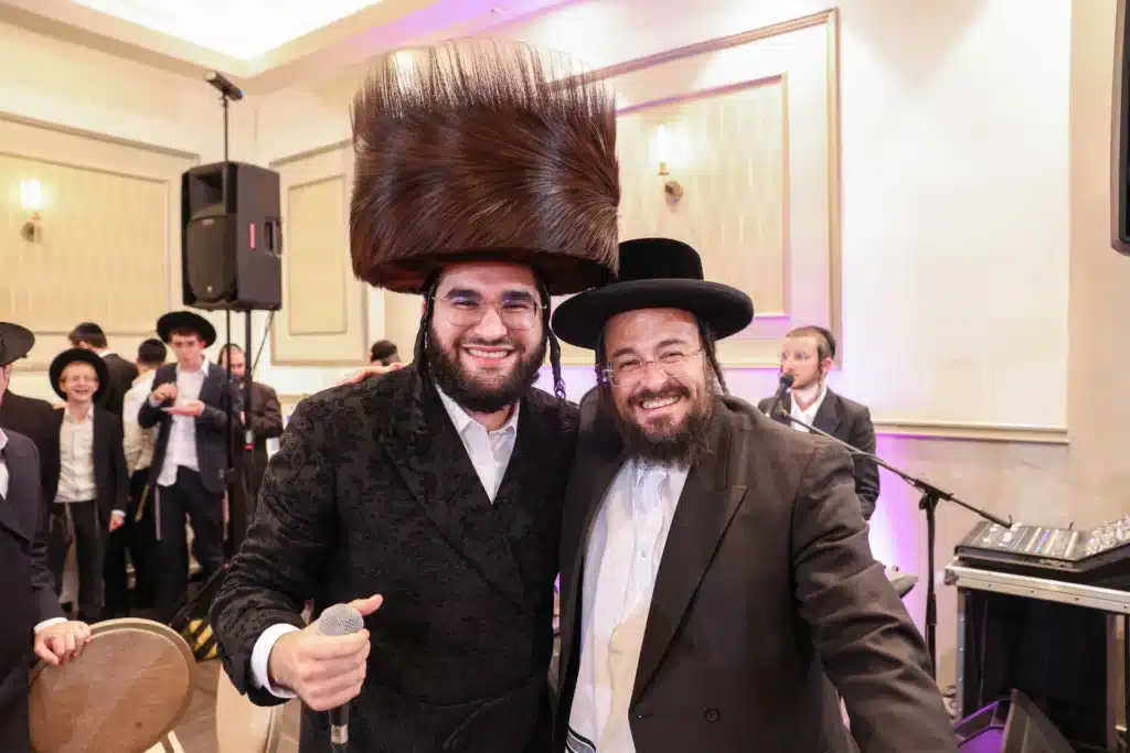 כך חגגה תעשיית המוזיקה החסידית את ה'וואך נאכט' בערב החג כך חגגה תעשיית המוזיקה החסידית את ה'וואך נאכט' בערב החג