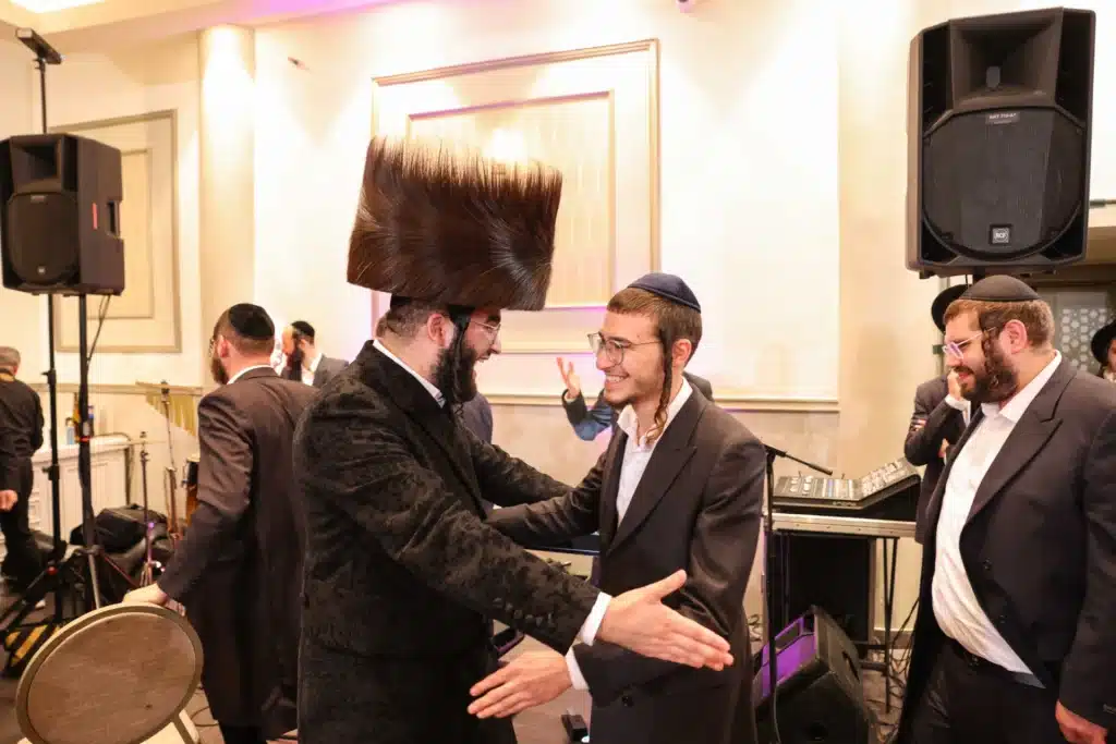 כך חגגה תעשיית המוזיקה החסידית את ה'וואך נאכט' בערב החג כך חגגה תעשיית המוזיקה החסידית את ה'וואך נאכט' בערב החג