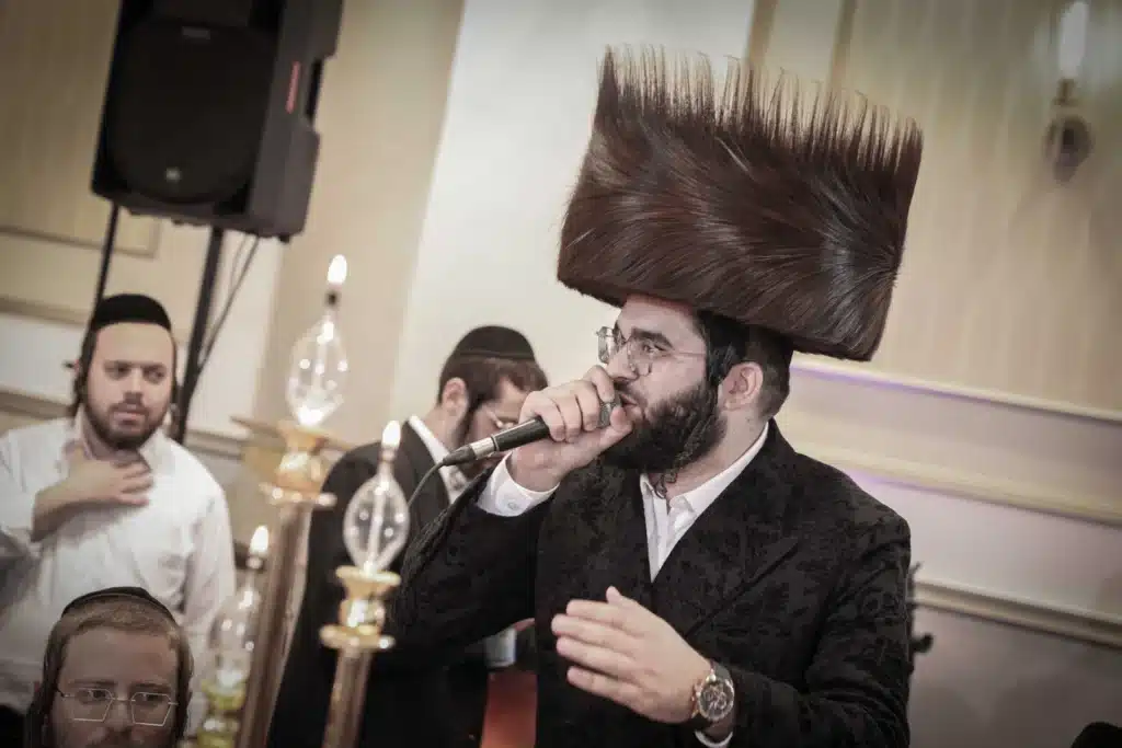 כך חגגה תעשיית המוזיקה החסידית את ה'וואך נאכט' בערב החג כך חגגה תעשיית המוזיקה החסידית את ה'וואך נאכט' בערב החג