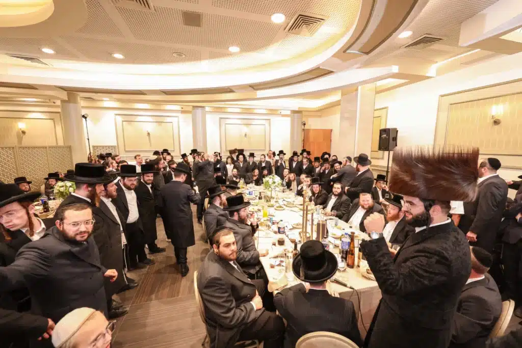 כך חגגה תעשיית המוזיקה החסידית את ה'וואך נאכט' בערב החג כך חגגה תעשיית המוזיקה החסידית את ה'וואך נאכט' בערב החג